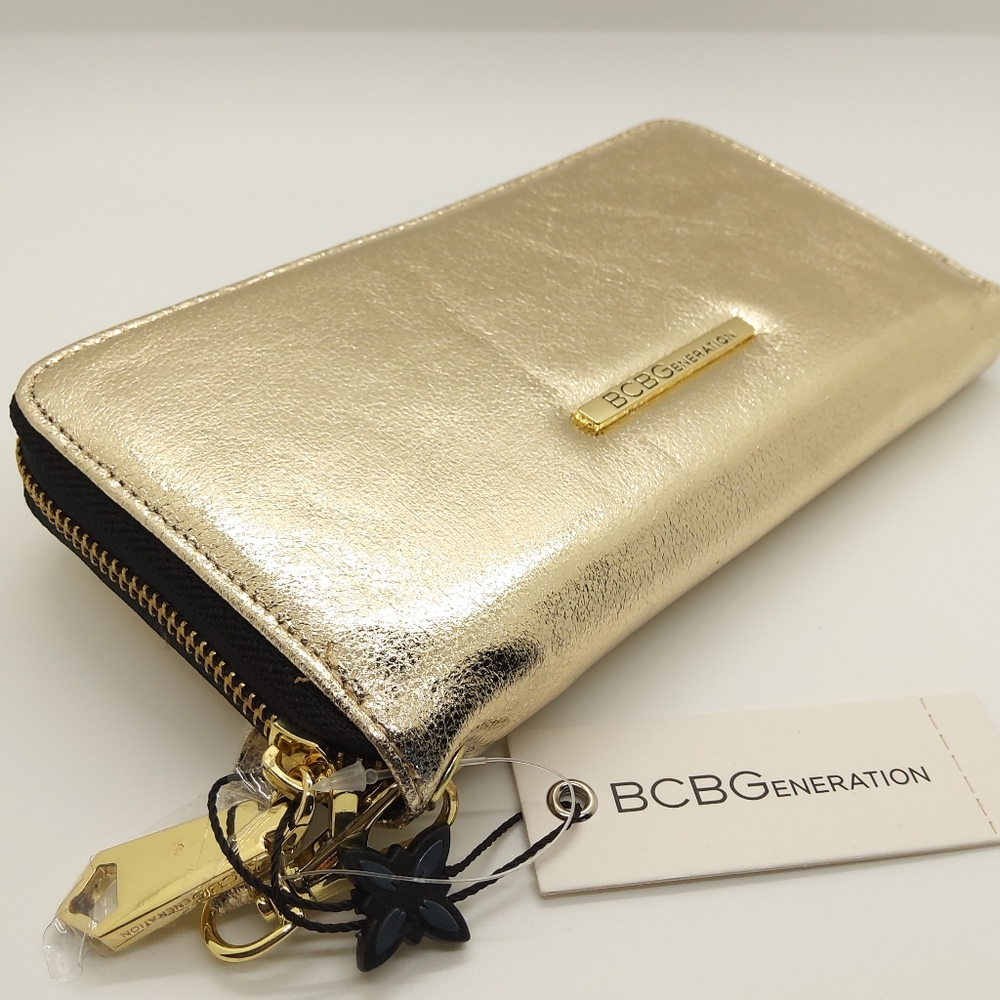 BCBGeneration Allison Wallet/Wristlet NWT